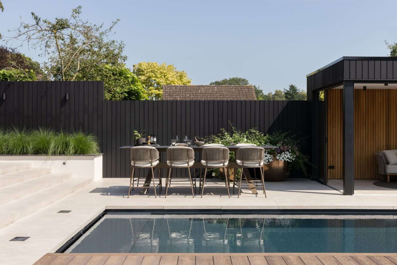 The Wellness Gardens modern poolhouse met zwembad (2)