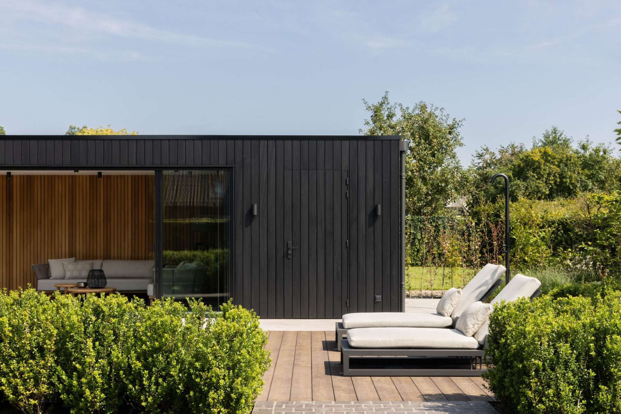 The Wellness Gardens modern poolhouse met zwembad (5)