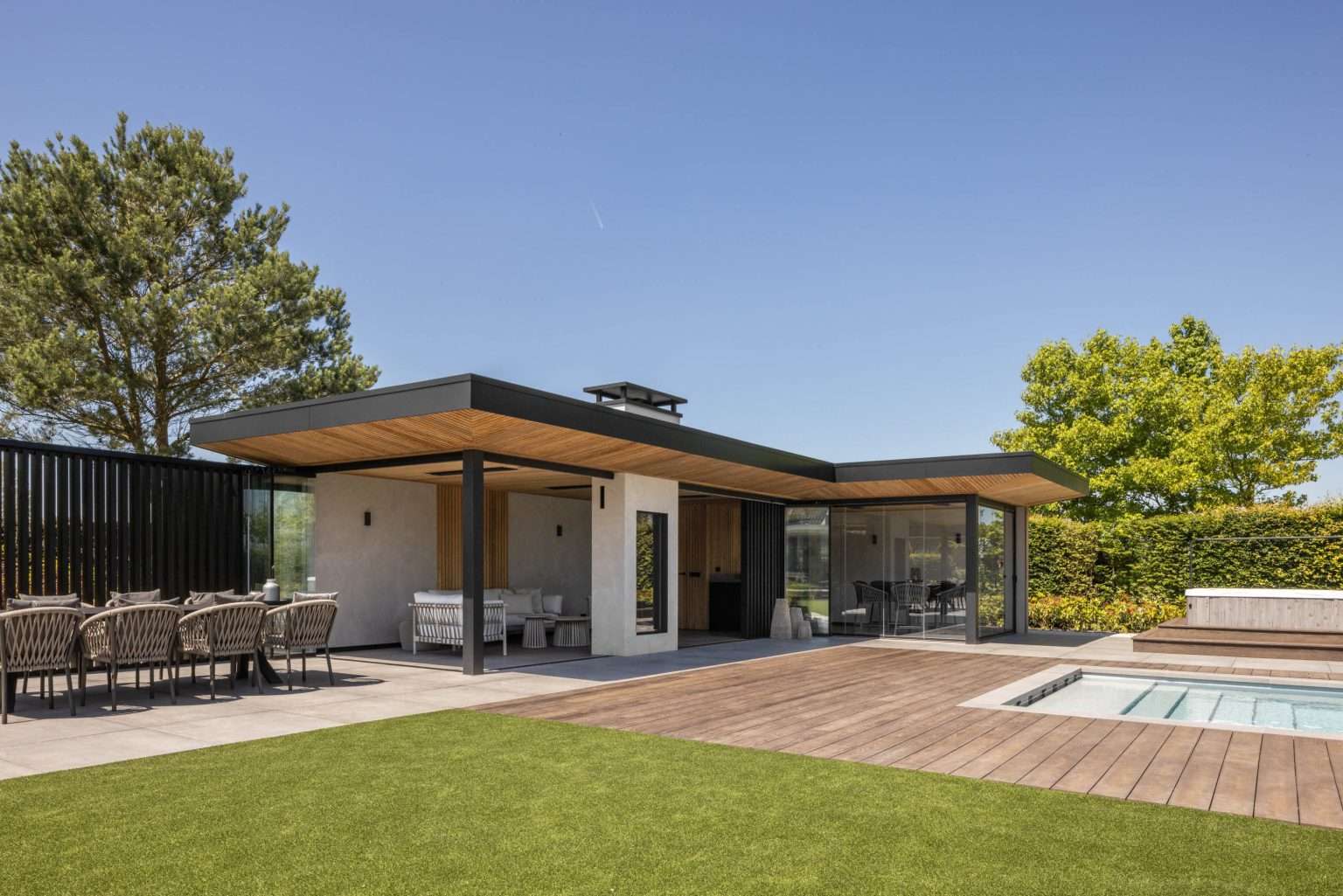 The Wellness Gardens poolhouse op maat met zwembad (1)