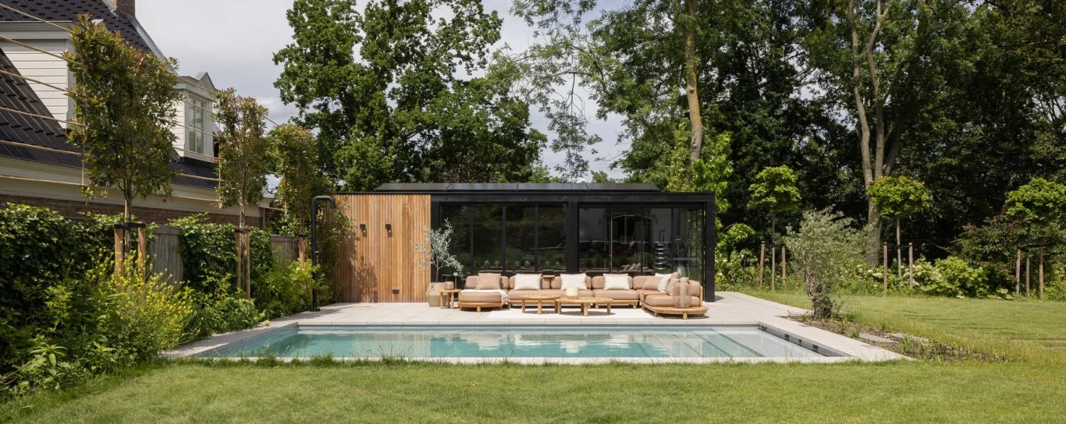 The Wellness Gardens villatuin met Starline zwembad en buitendouche (1)
