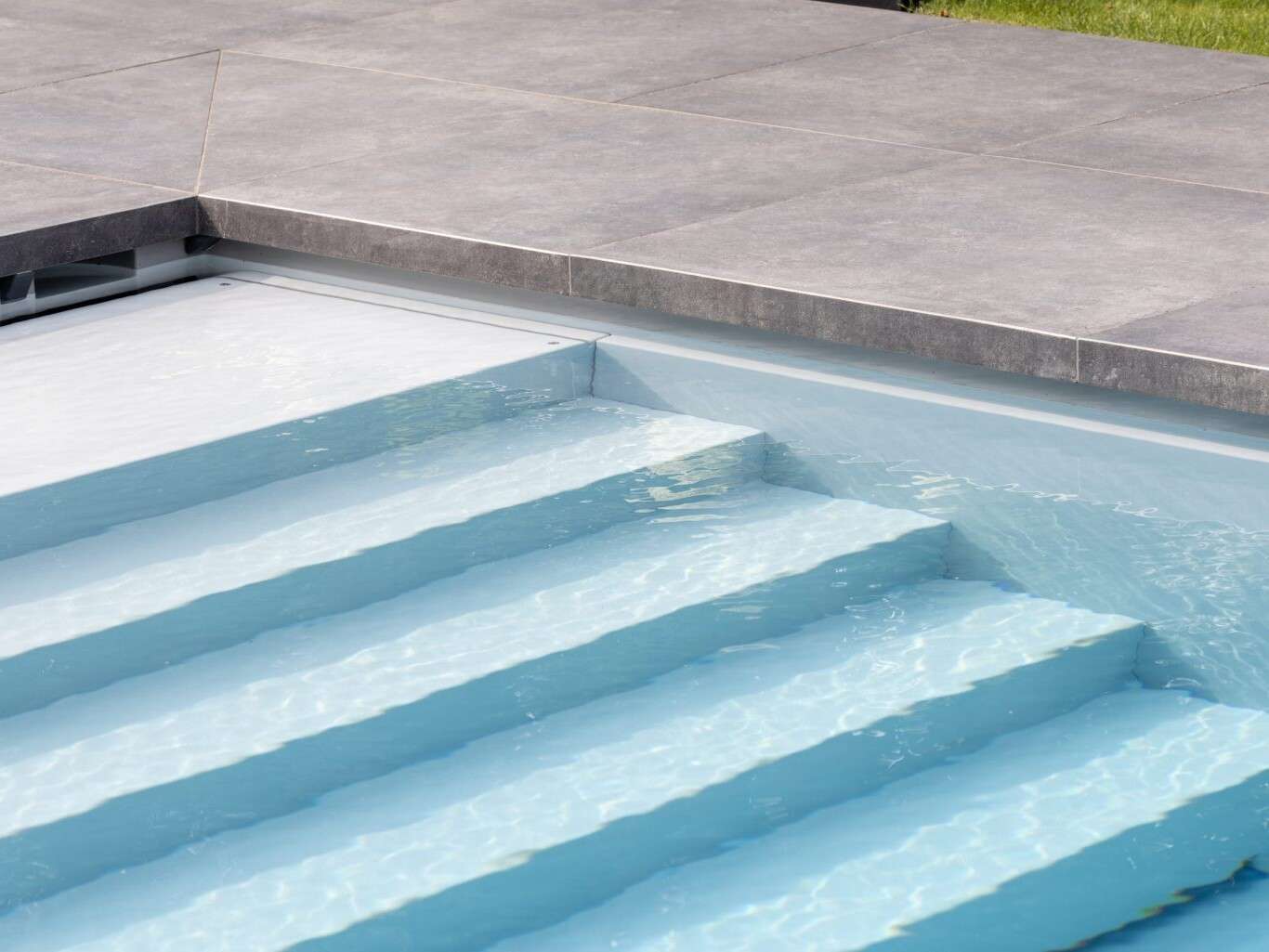 The Wellness Gardens zwembad als middelpunt voor de tuin (7)